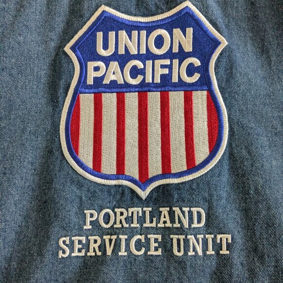 Union Pacific Jean Jacket Men's XL Blue Railroad Portland Service Unit 150 Years - Picture 4 of 13